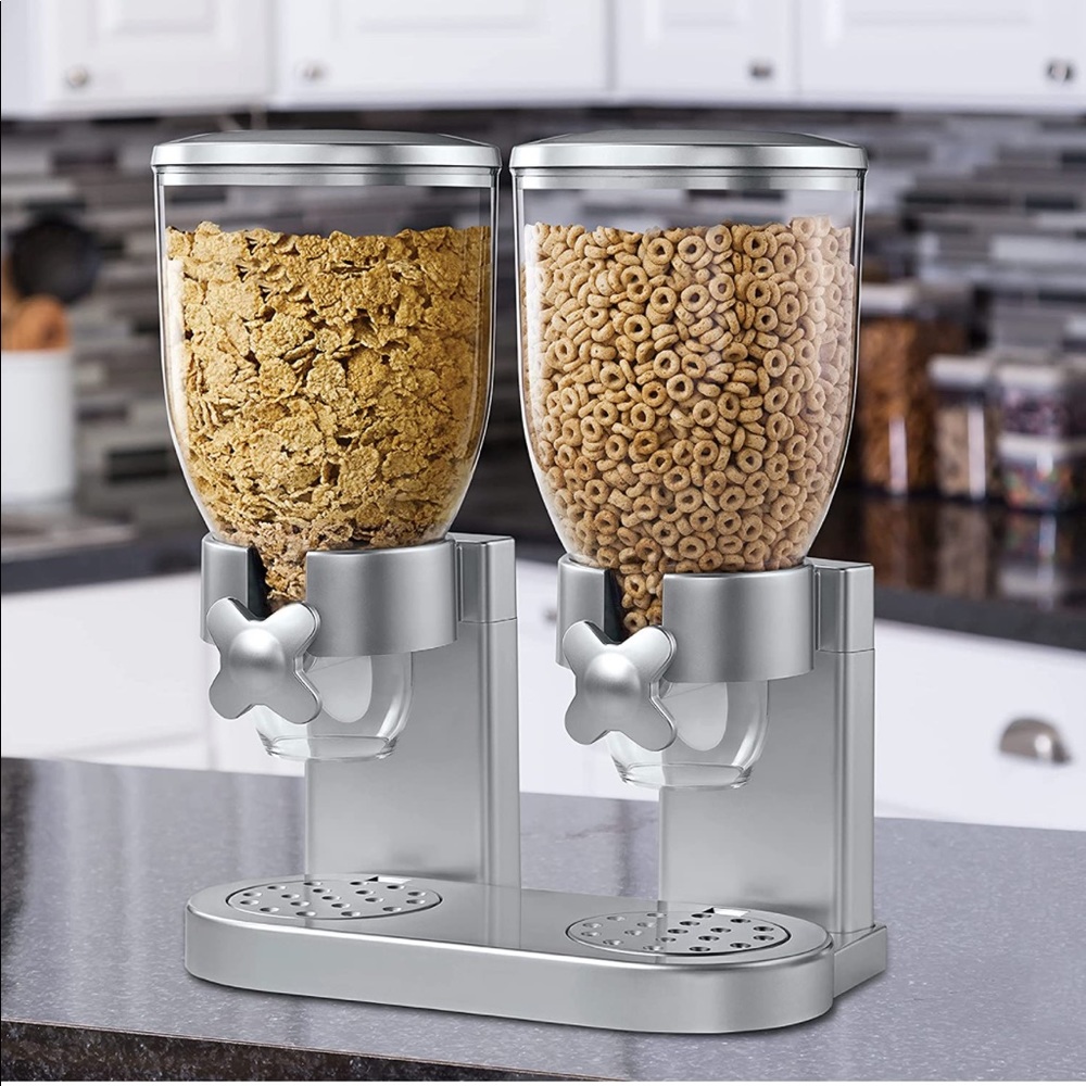 Dry food dispenser